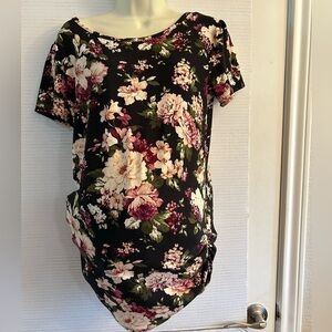 Duetime Maternity black Floral Top with ruched sides in Size Large. J9